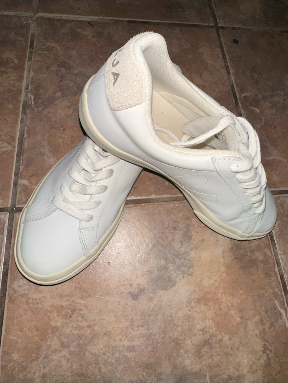 Veja White Low-Top Sneakers with Cream Sole and Suede Heel